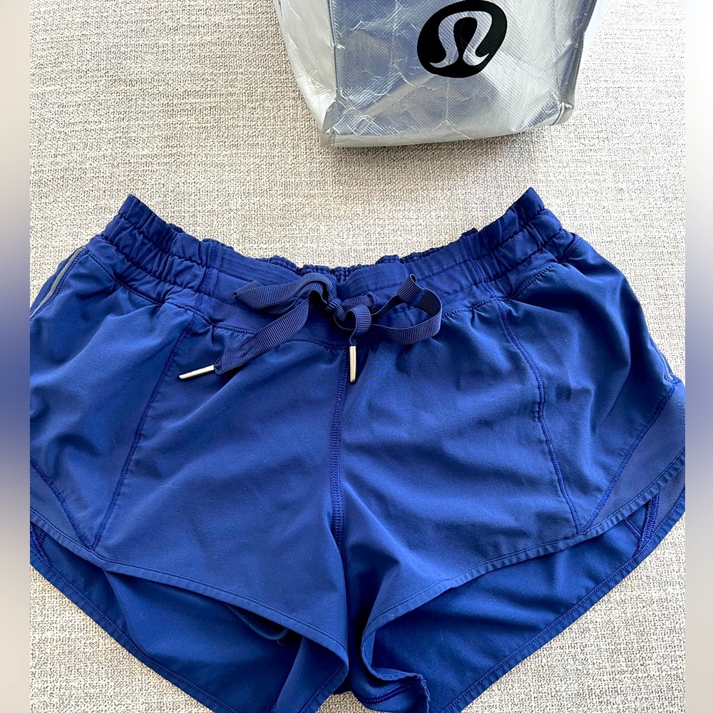 Luluemon hotty hot low rise run short size 2 to 4.